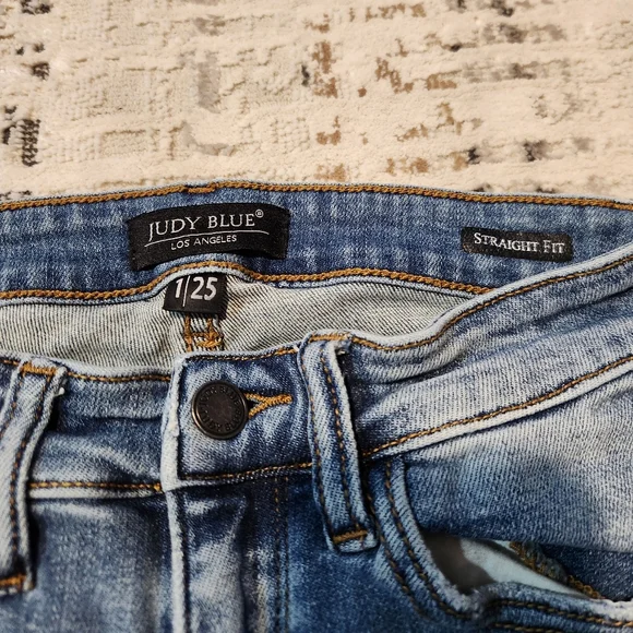 Judy Blue Straight Fit Jeans - Picture 3 of 4